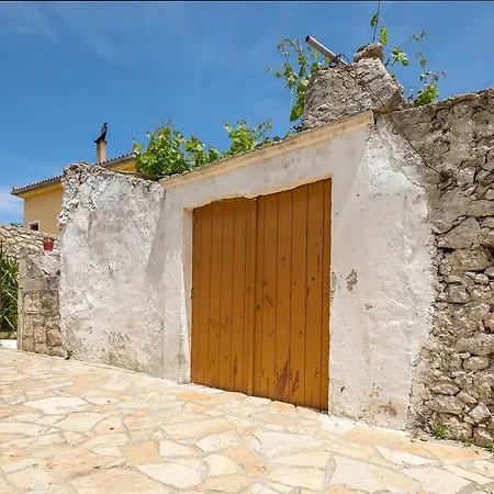 Belos Traditional House * Volímai